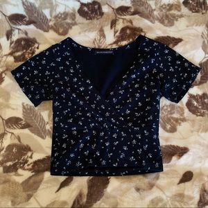 navy blue floral print short sleeve crop top